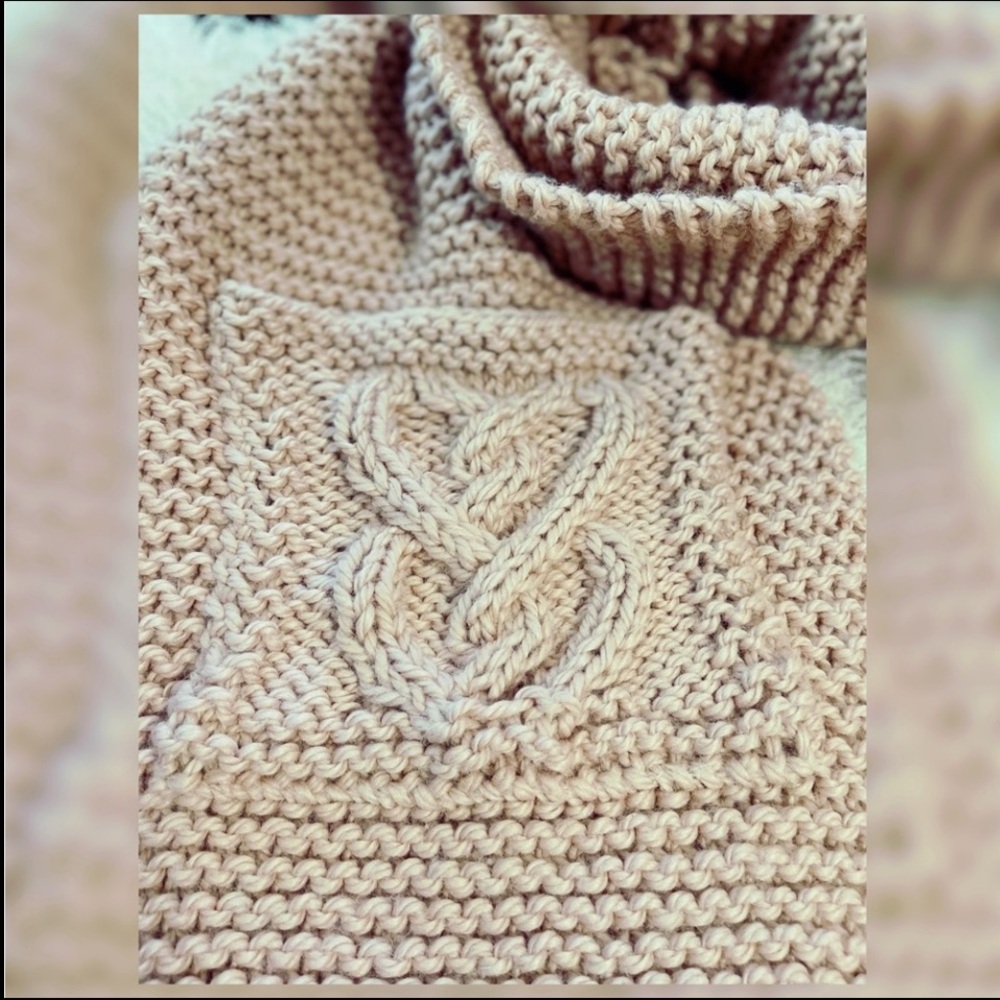 Handmade Hand Crafted Knit Celtic Heart Scarf/Shawl with Pockets Pink - Picture 3 of 4